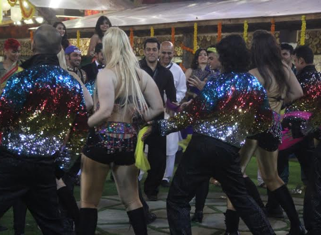 Salman Khan's Magical Diwali with Bigg Boss 8 Contestants!