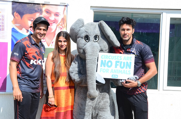 Fatima Agarkar, Educationist & wife of cricketer Ajit Agarkar, with actor Mr.Rajnish Duggal and T.V Personality Mr.Hiten Tejwani at JPPL Event