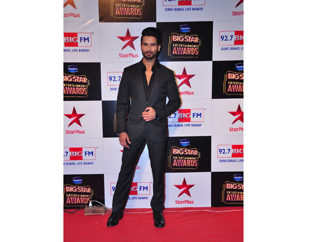 Shahid Kapoor at the BIG Star Entertainment Awards 2014.jpg 2