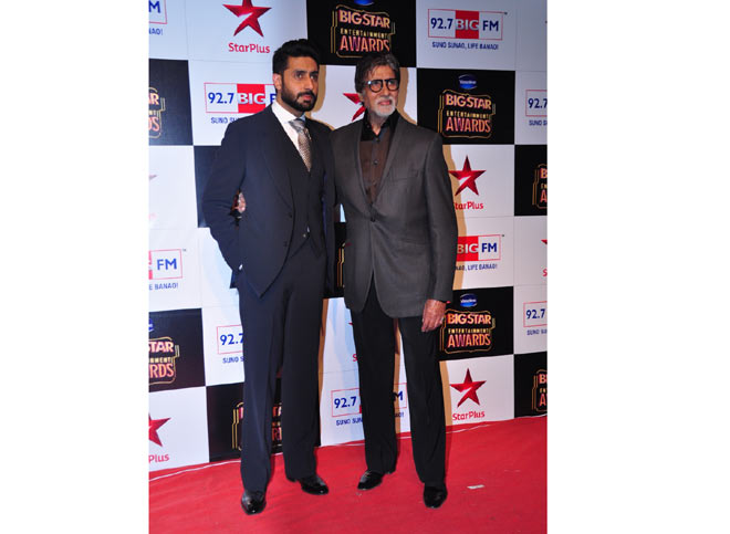  Amitabh Bachchan and Abhishek Bachchan at the BIG Star Entertainment Awards